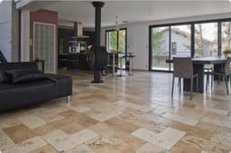 Le même sol avec un nouveau carrelage simulé par InSito, rendu photoréaliste